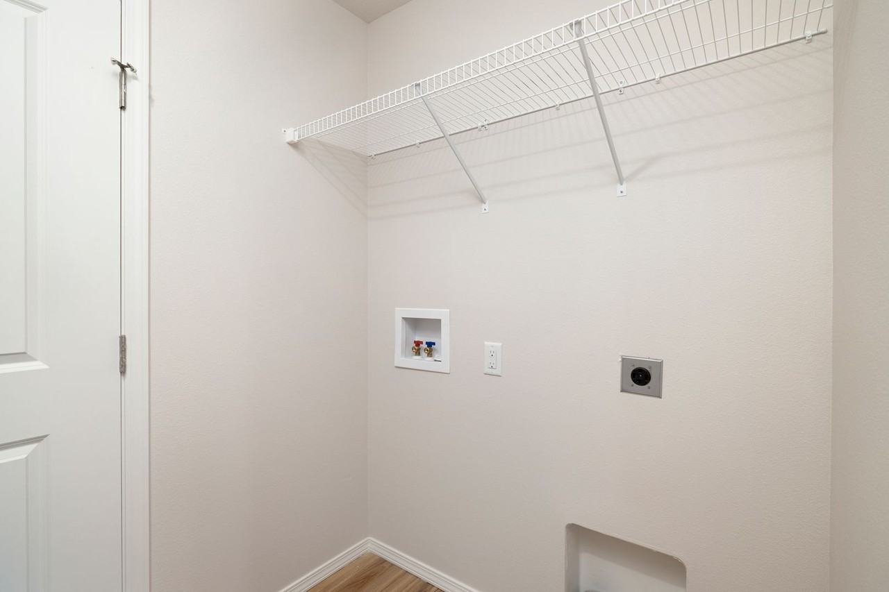 124 Pin Oak Dr - Photo 3 of 25