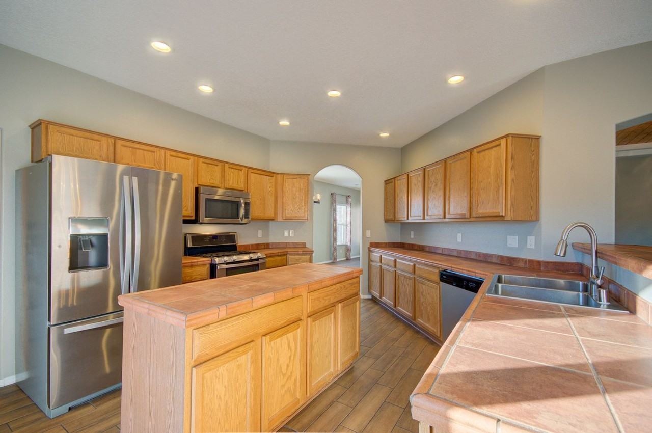 6800 Glenlochy Way Ne - Photo 3 of 20