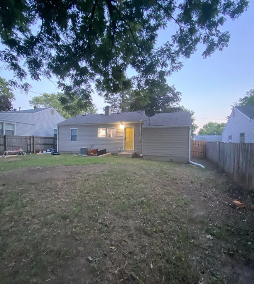 1232 Ne 43rd Ter - Photo 3 of 9