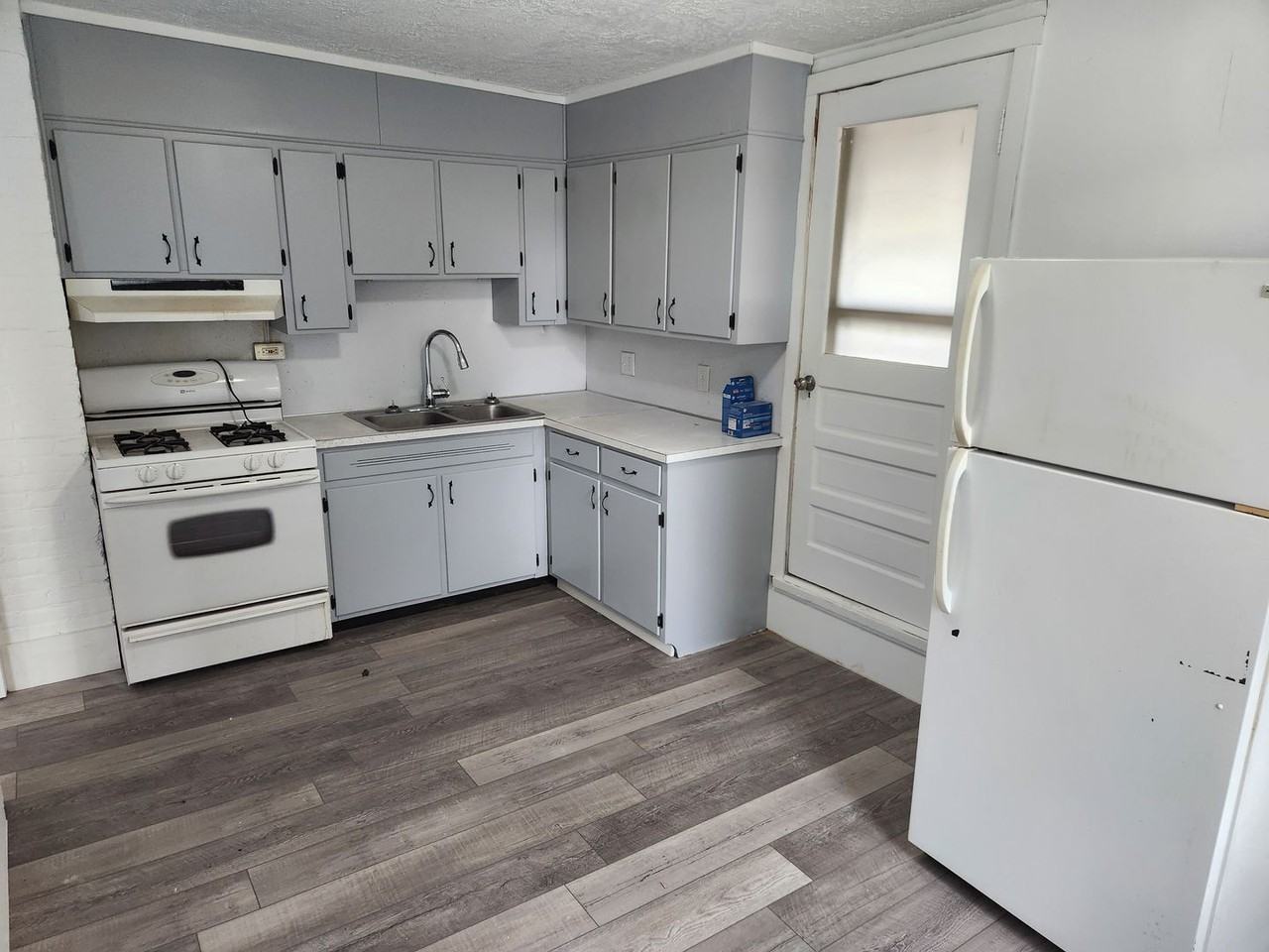 762 Broad Street - Photo 2 of 12