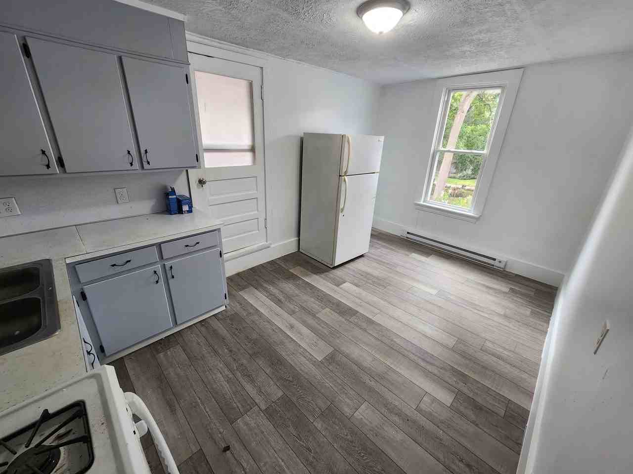 762 Broad Street - Photo 3 of 12