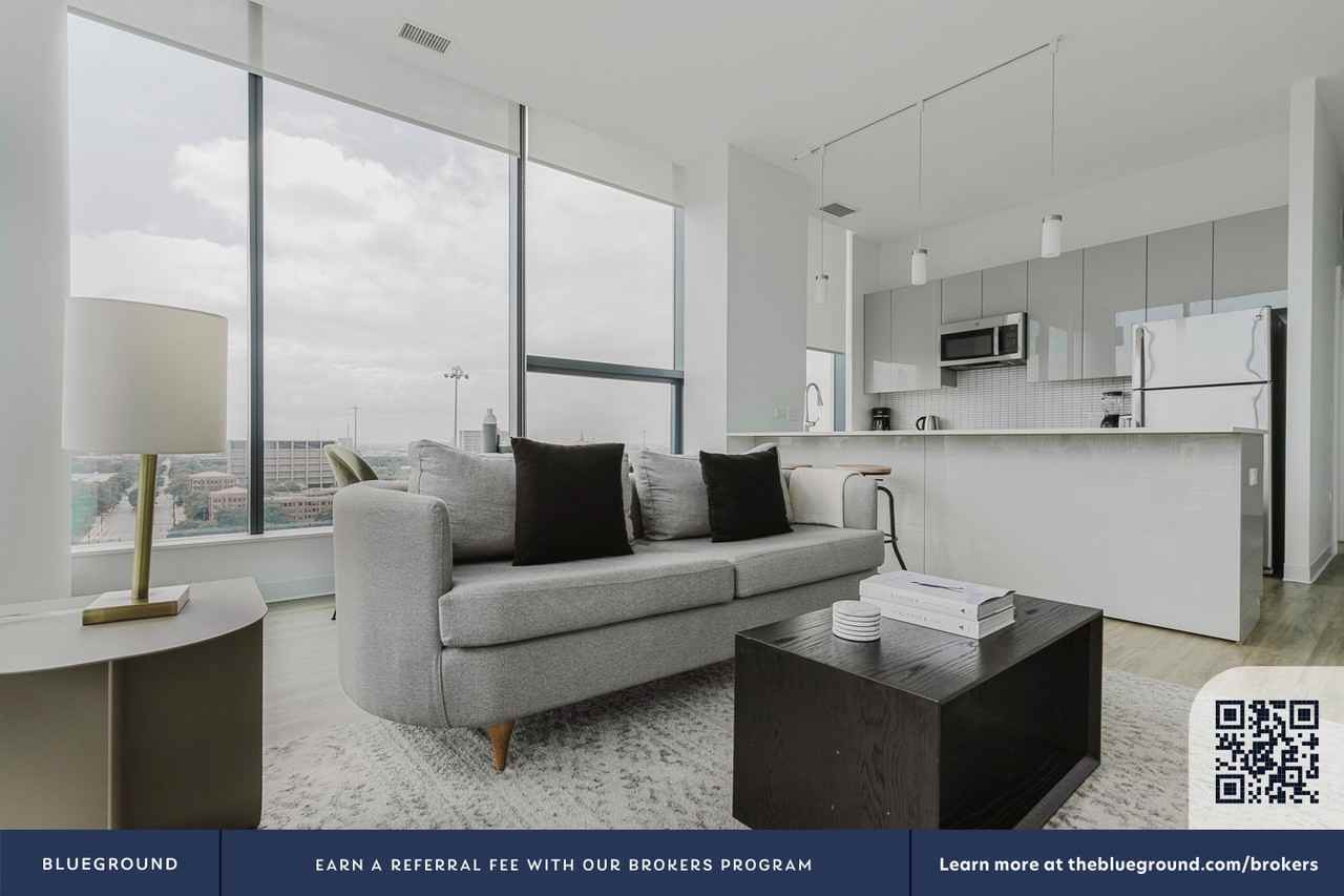 808 West Van Buren Street - Photo 5 of 49