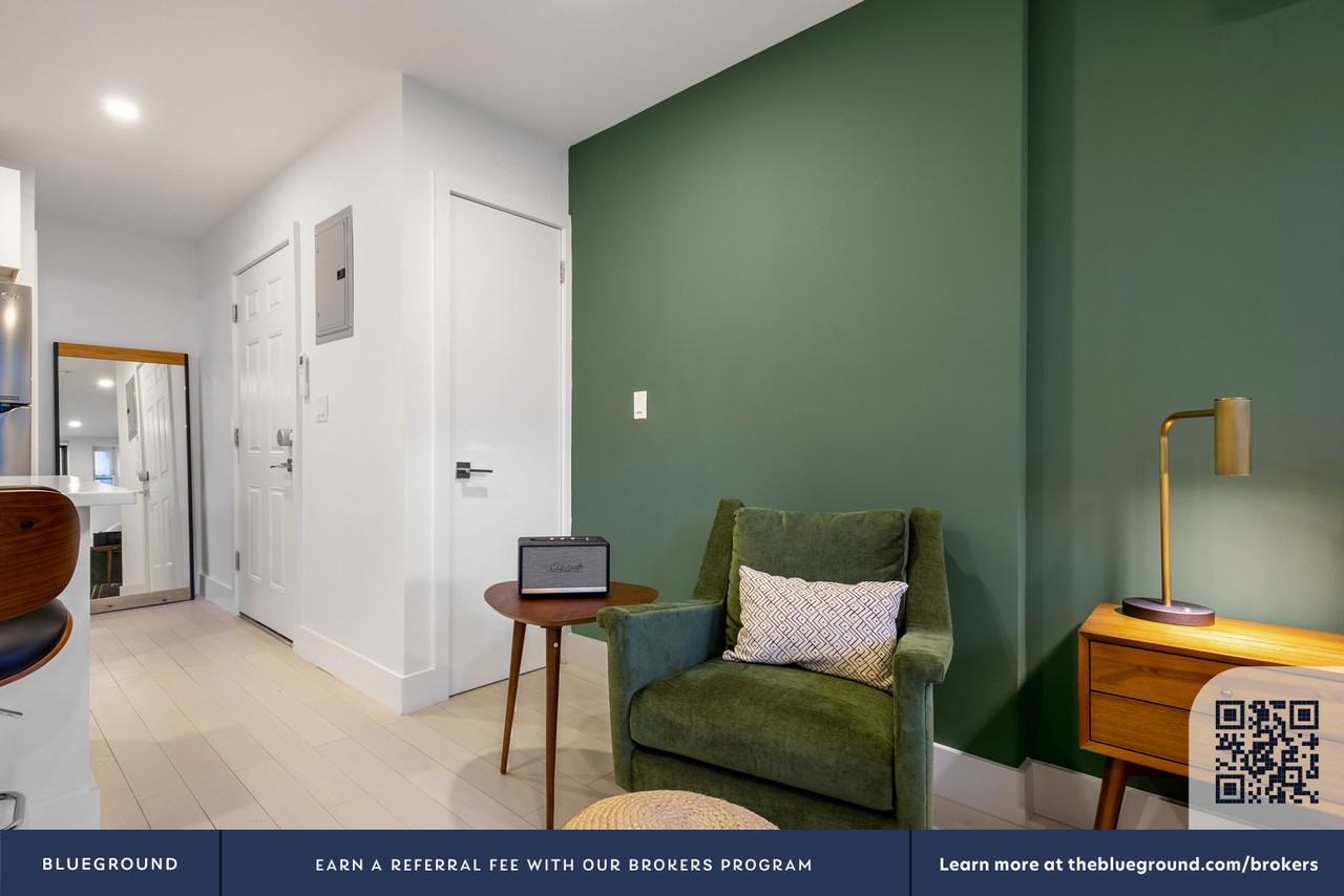 317 East 5th Street - Photo 5 of 27