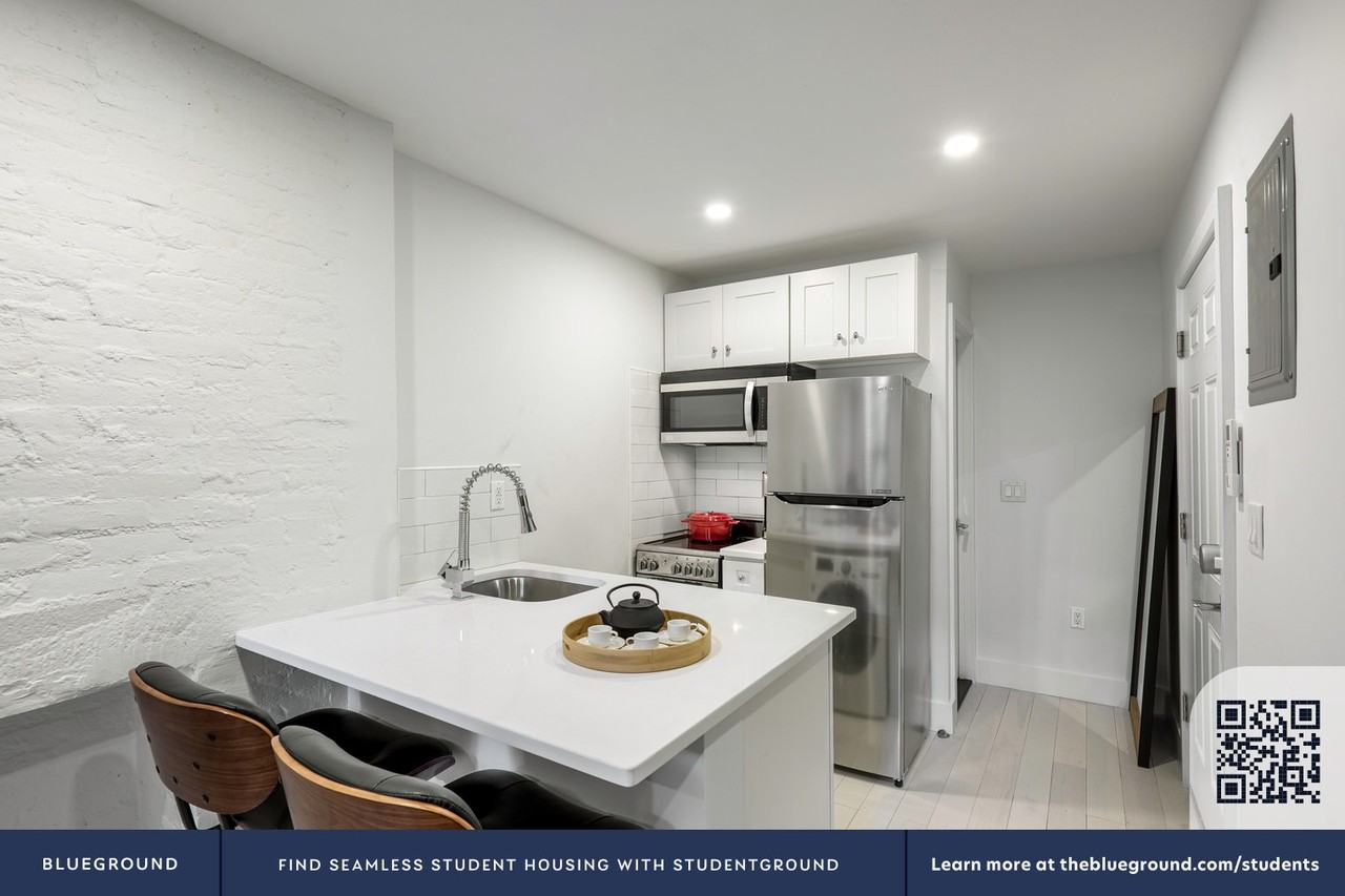 317 East 5th Street - Photo 7 of 27