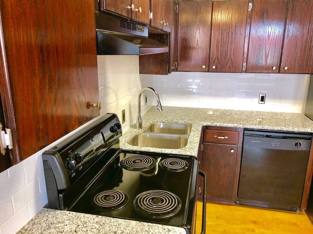 115 E Tyler St - Photo 4 of 23