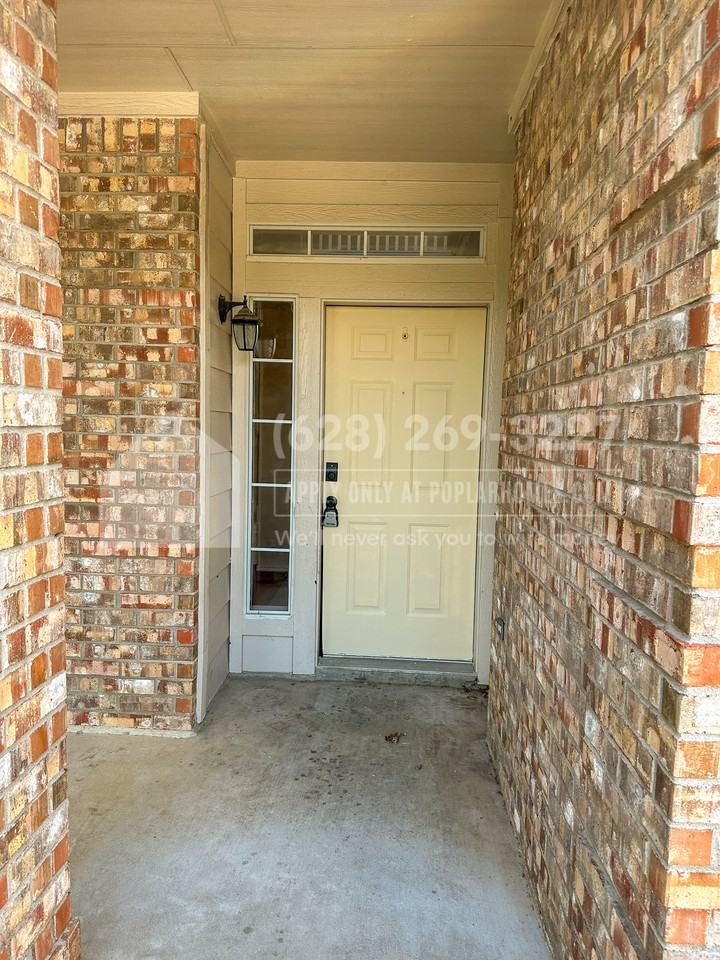 15841 Garrison Cir - Photo 3 of 28