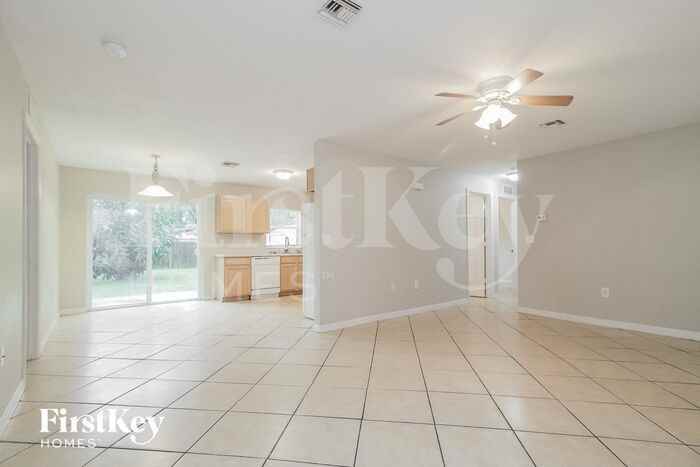 2205 Pine St - Photo 2 of 15