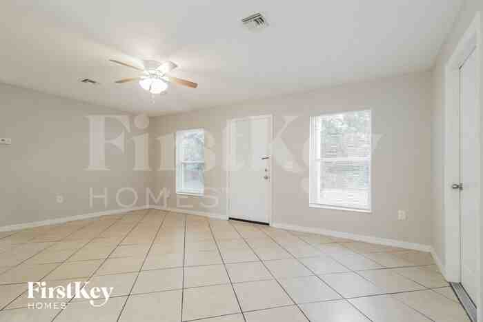 2205 Pine St - Photo 3 of 15