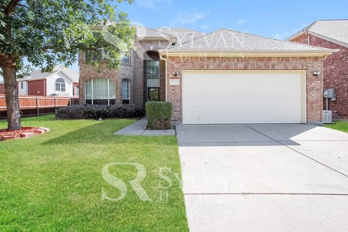 2733 Maple Creek Dr - Photo 2 of 16