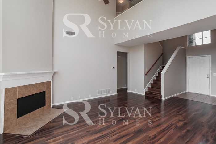 2733 Maple Creek Dr - Photo 3 of 16