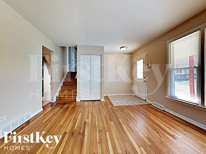 17007 Pine Ct - Photo 3 of 17