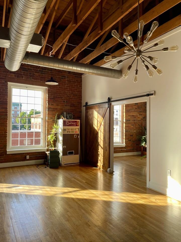 322 E Council St #2B - Photo 3 of 18