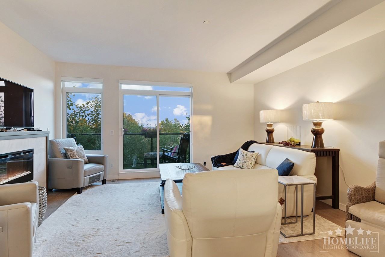 4738 Hemlock Way - Photo 3 of 39