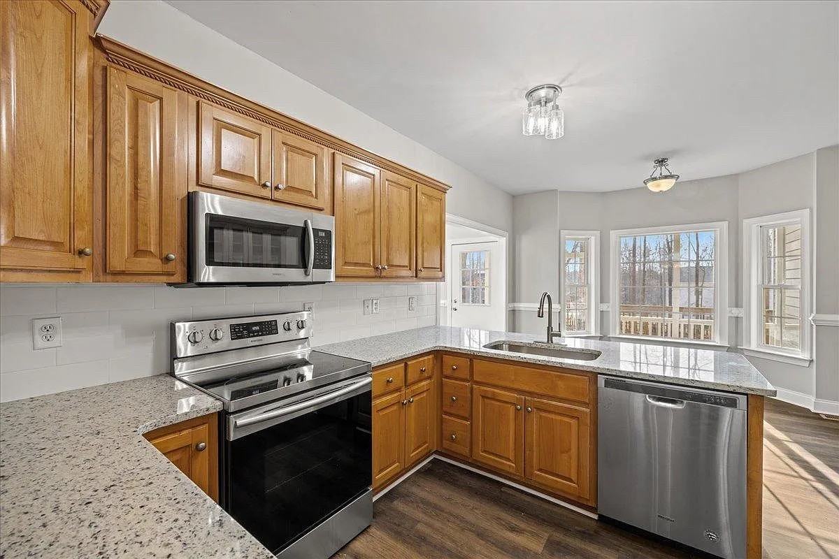 1401 Kabanek Dr - Photo 3 of 49