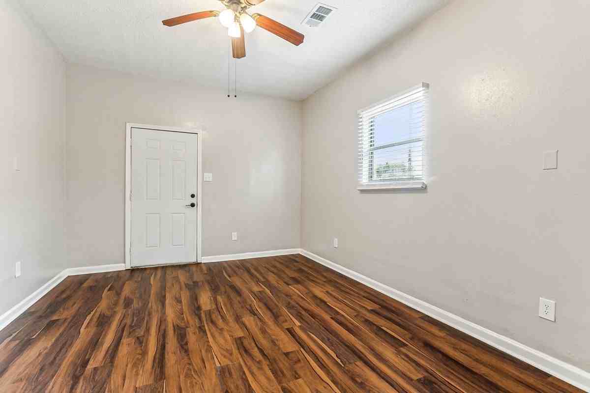 2562 N Galvez St - Photo 7 of 25