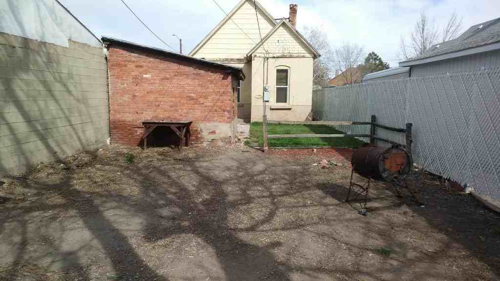 1229 Elm St - Photo 2 of 7