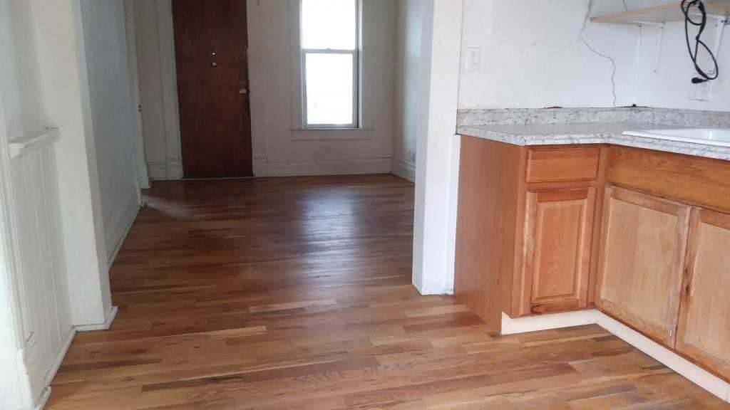 1229 Elm St - Photo 4 of 7