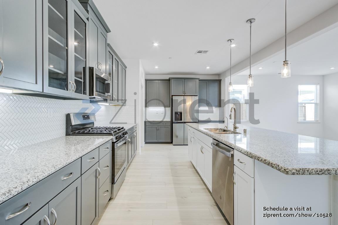1072 Luna Dr - Photo 2 of 20