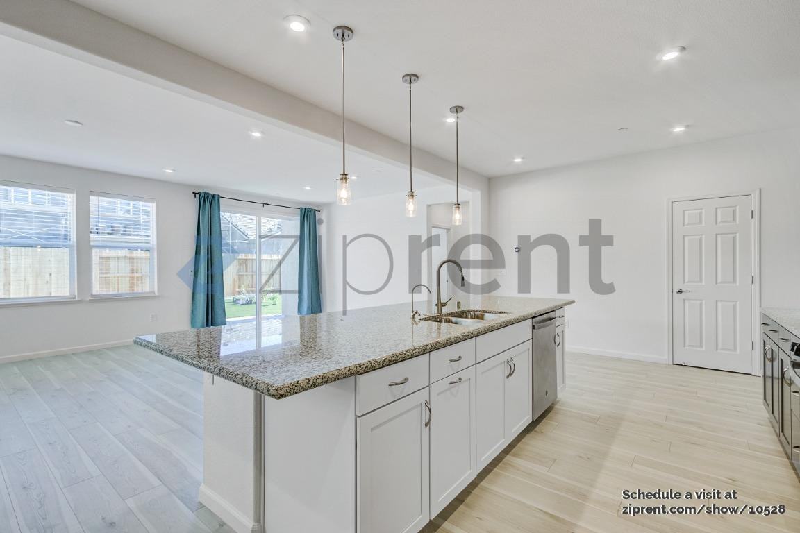 1072 Luna Dr - Photo 3 of 20