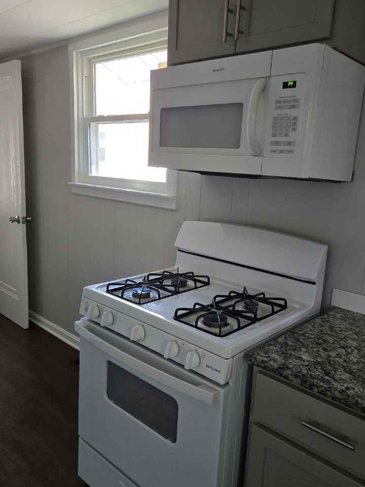 1412 Lynnhurst Ave - Photo 3 of 20