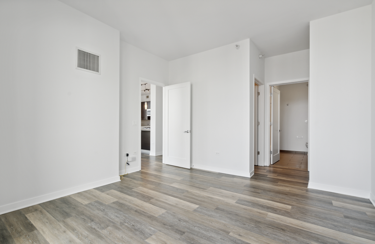 451 W Huron St #1 - Photo 7 of 20