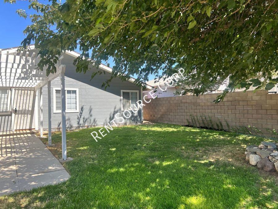 42848 Alep St - Photo 2 of 21