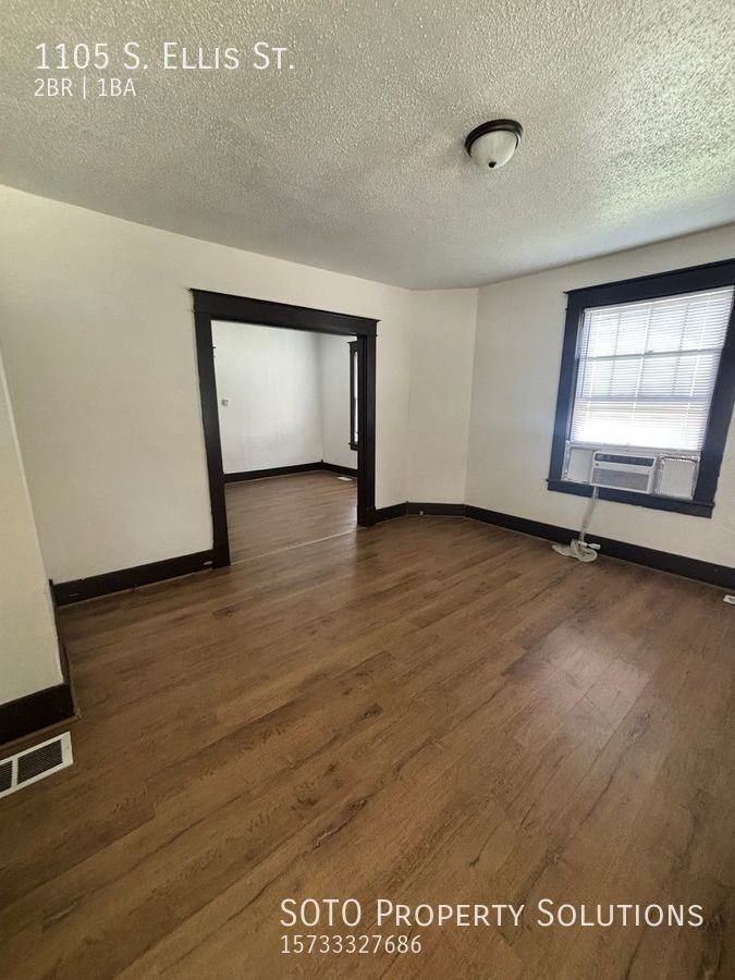 1105 S Ellis St - Photo 2 of 11
