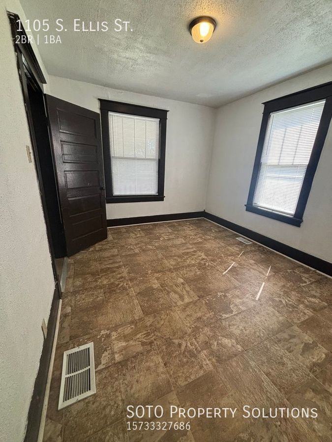 1105 S Ellis St - Photo 3 of 11