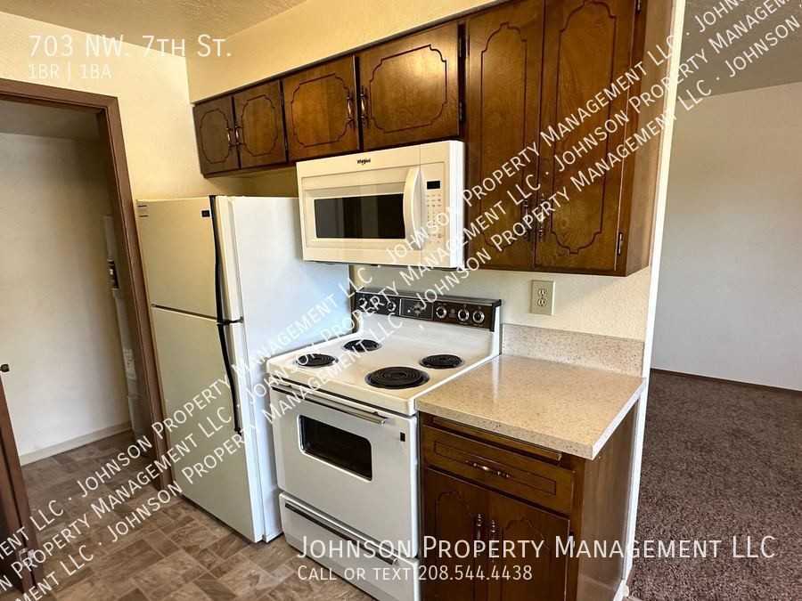 703 Nw 7th St - Photo 6 of 13