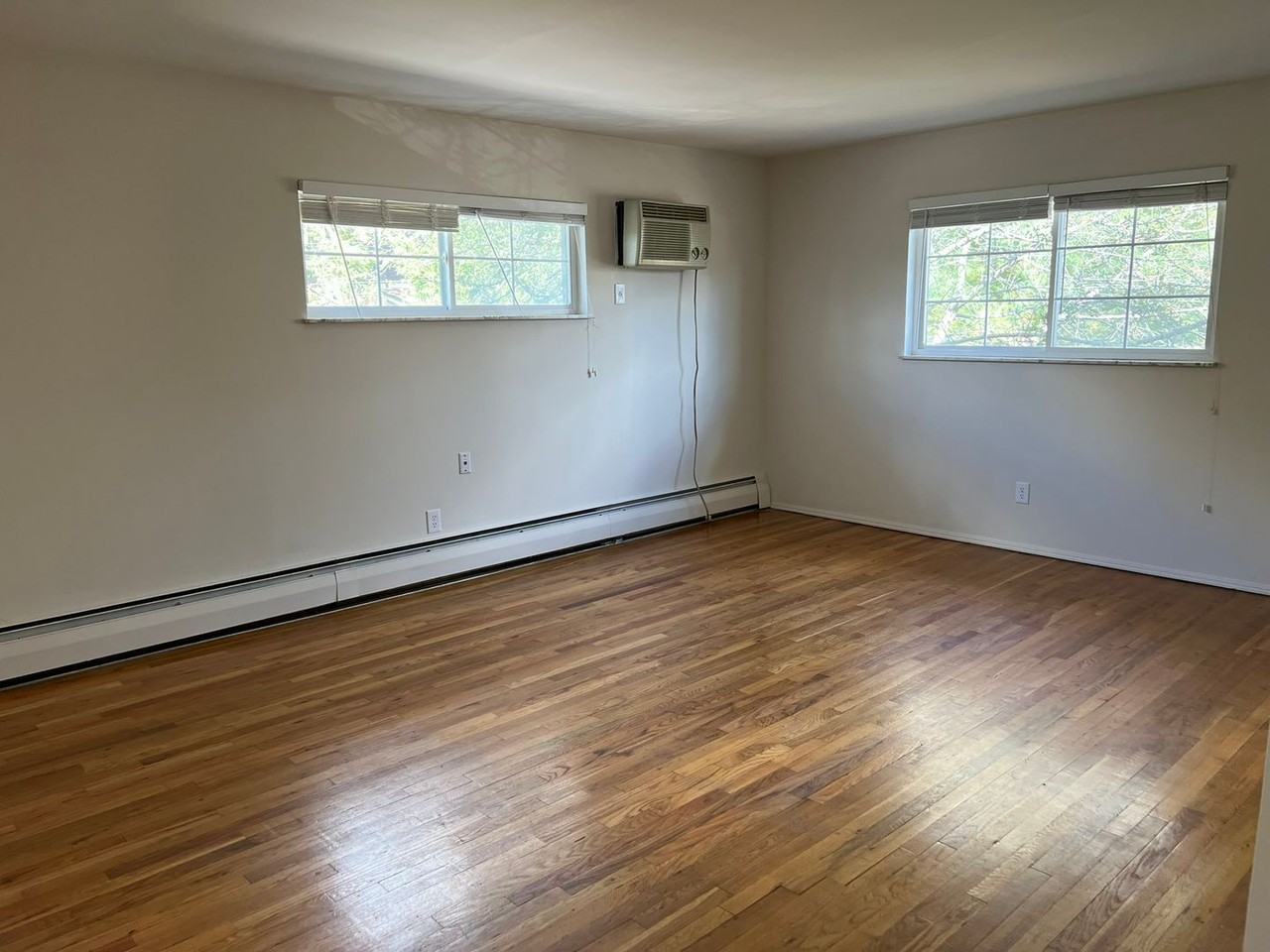 1241 Corbett Ave - Photo 6 of 21