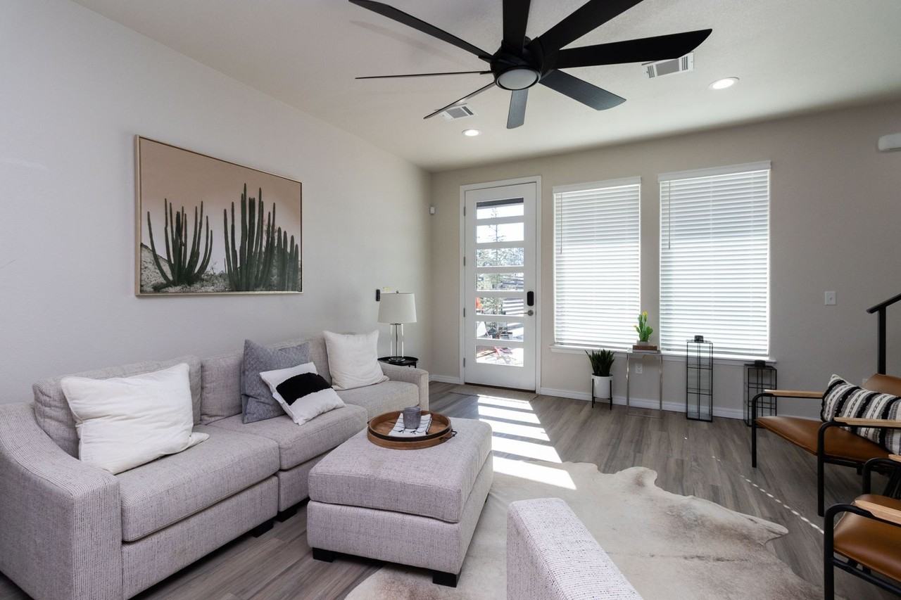 406 38th St #I - Photo 6 of 27