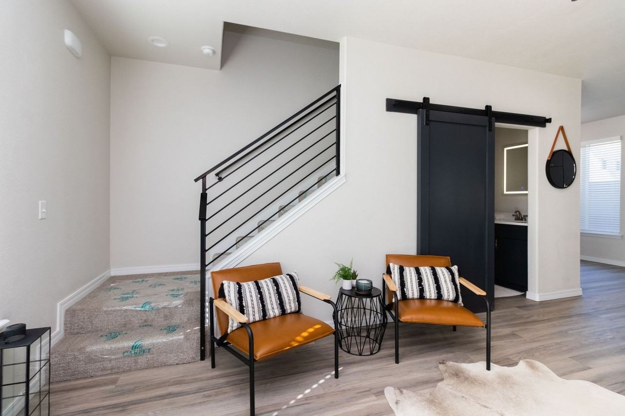 406 38th St #I - Photo 7 of 27