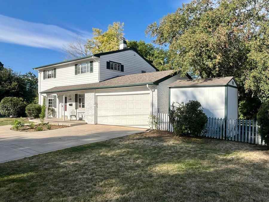 6805 S Harrison St - Photo 2 of 32