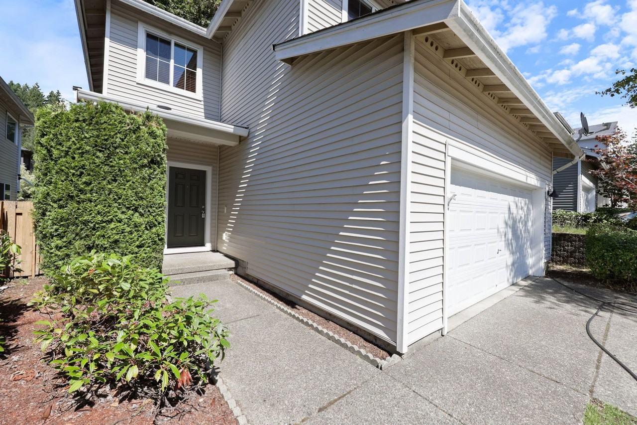1094 Ebbets Dr Sw - Photo 2 of 33