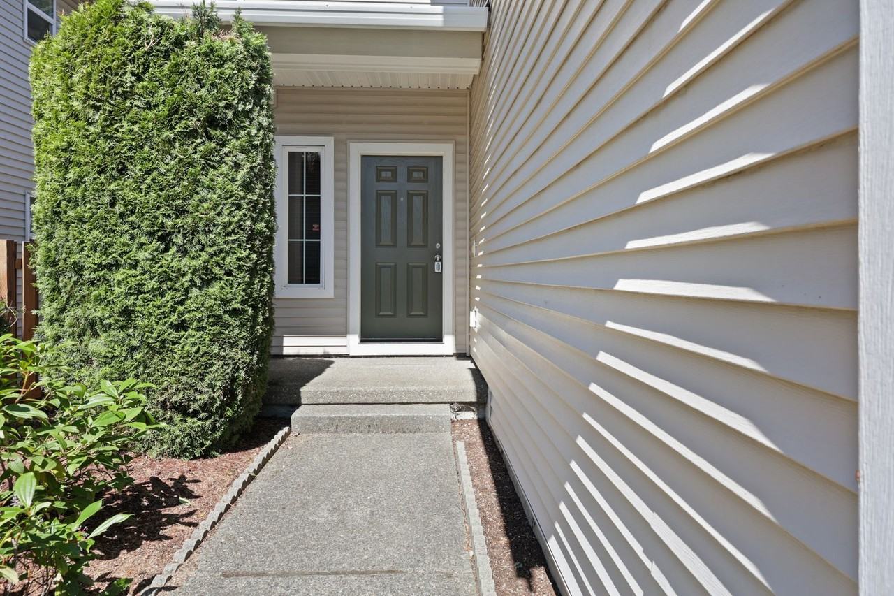 1094 Ebbets Dr Sw - Photo 3 of 33