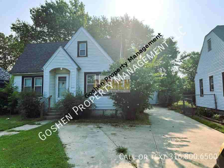 612 N Grove St - Photo 2 of 10