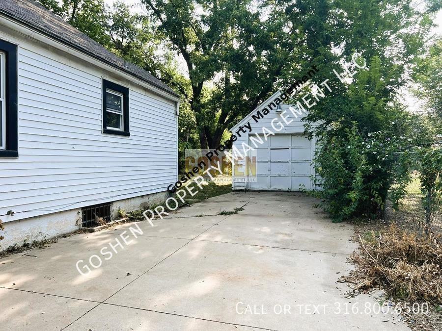 612 N Grove St - Photo 3 of 10