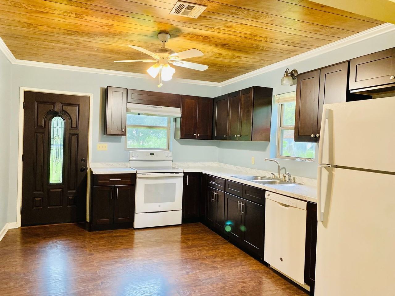 1008A Guidry Dr - Photo 2 of 10