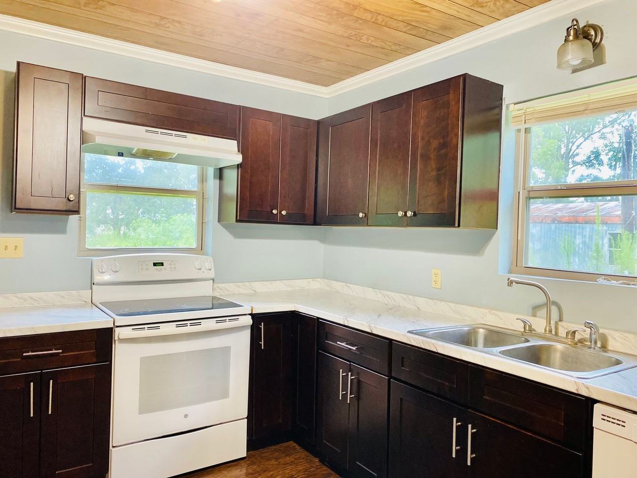 1008A Guidry Dr - Photo 3 of 10