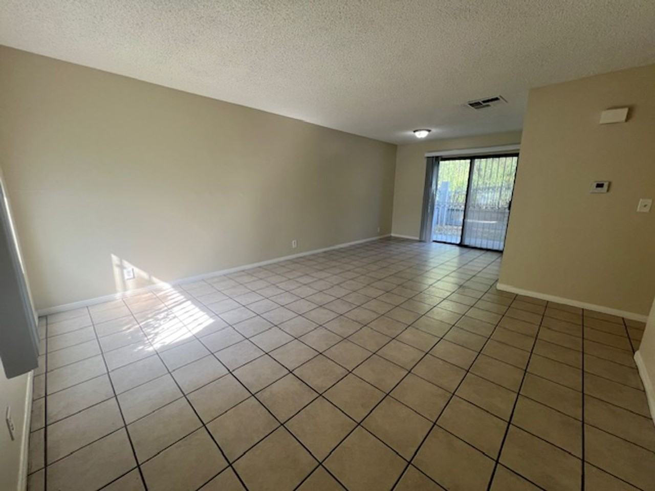 RV T 3221 - Photo 2 of 12