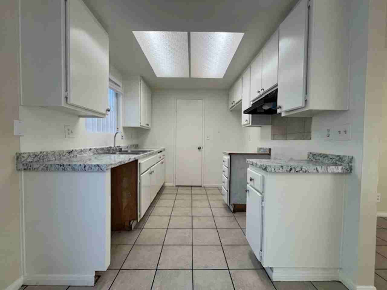 RV T 3221 - Photo 3 of 12