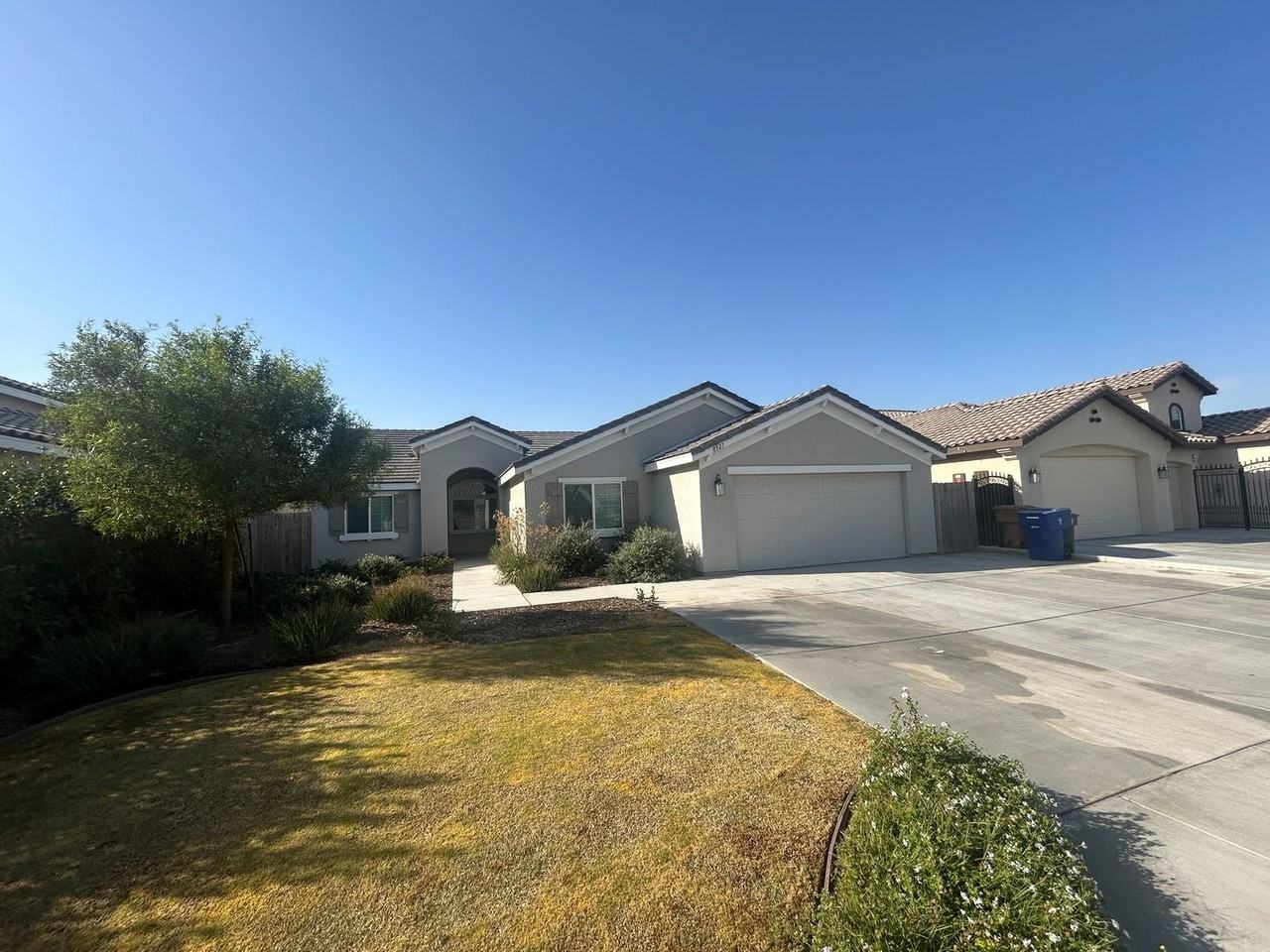 8927 Stallion Springs Dr - Photo 3 of 22