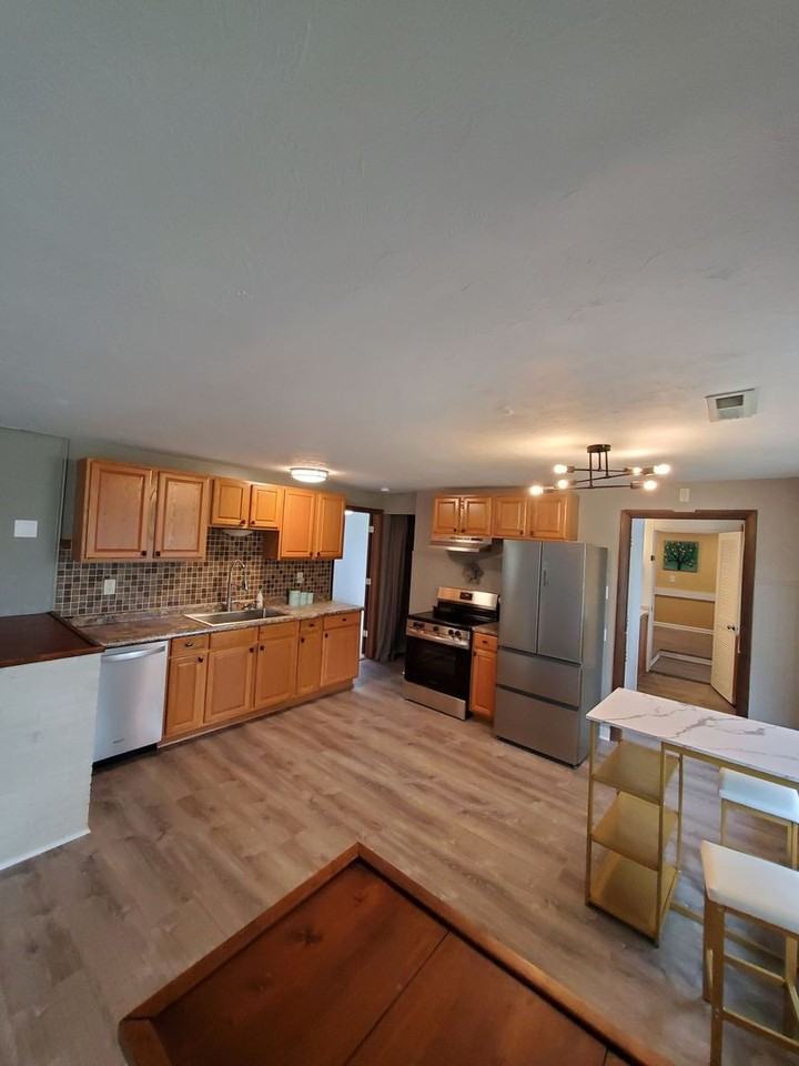 W62N217 Washington Ave - Photo 2 of 18