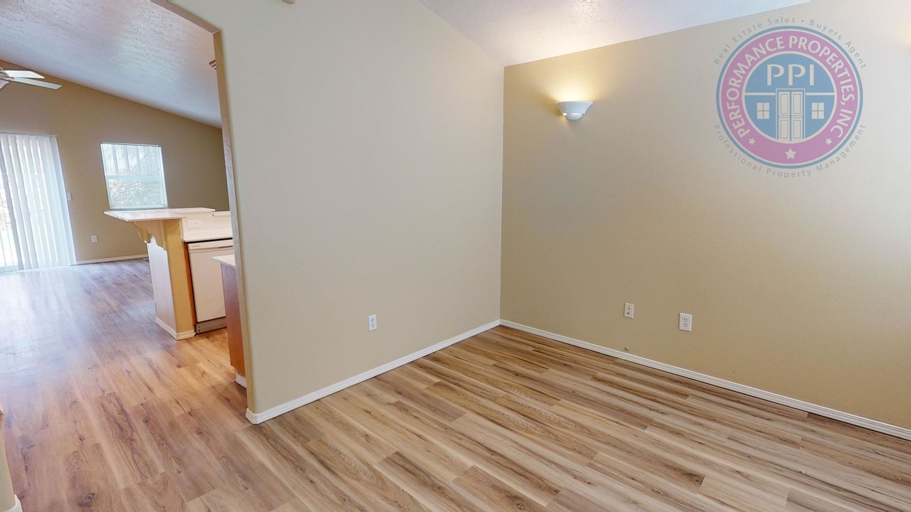 19034 Barrington Ave - Photo 2 of 24