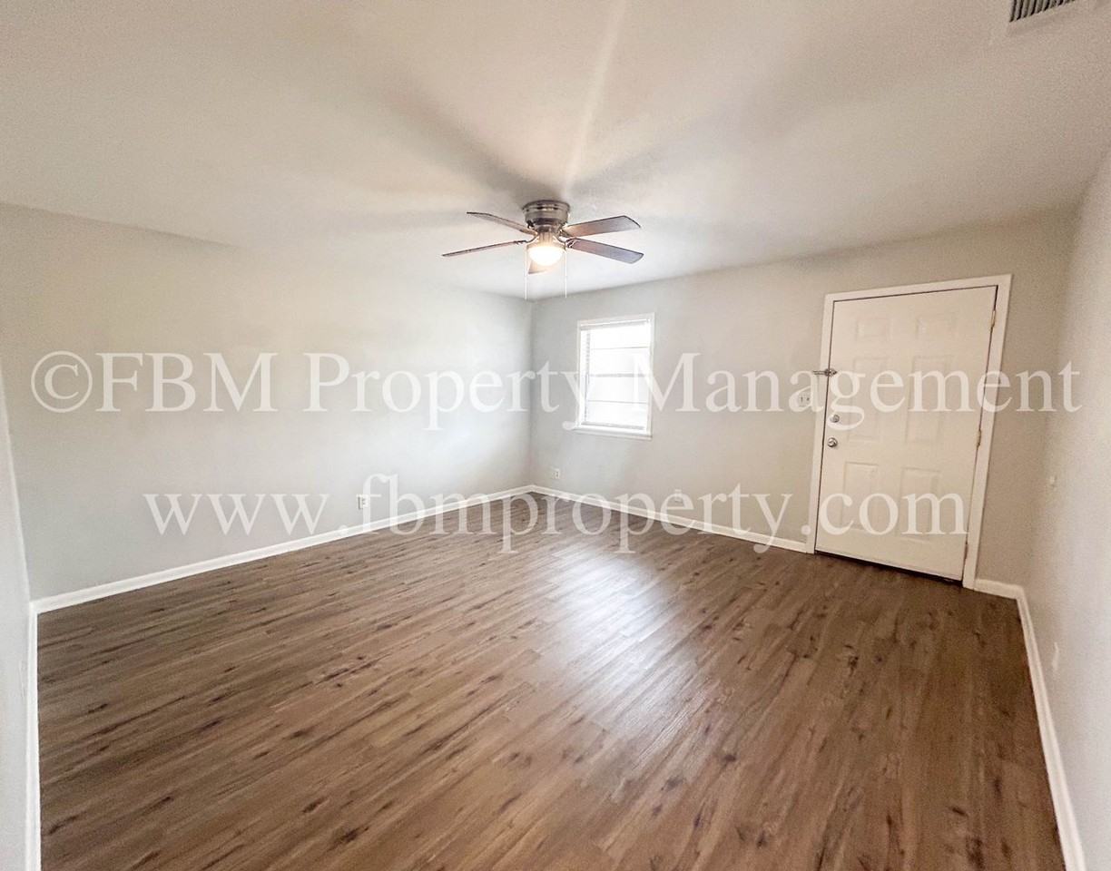 330 W College St Apartments - Photo 2 of 13