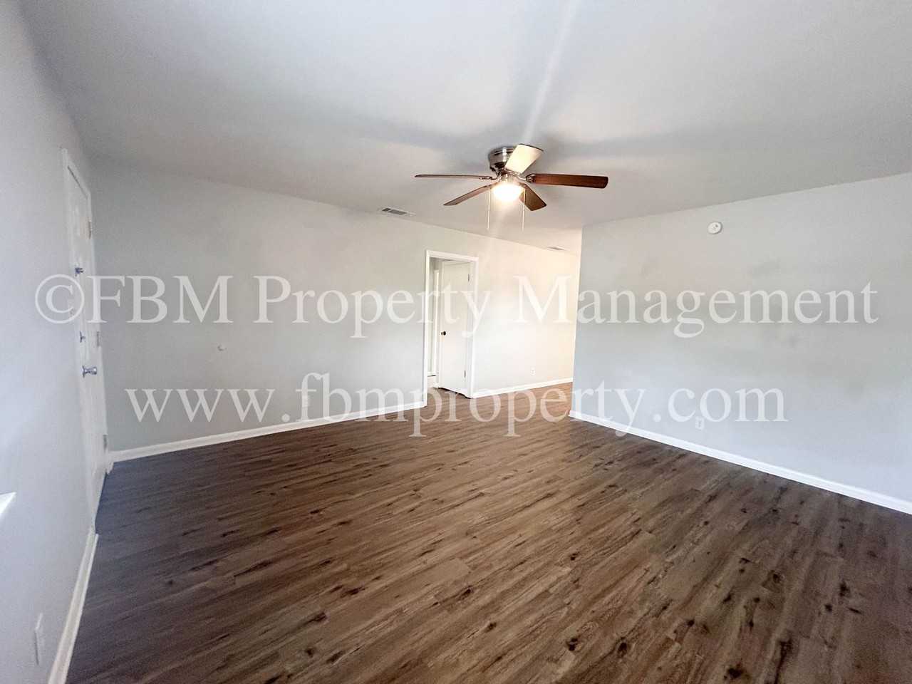 330 W College St Apartments - Photo 3 of 13