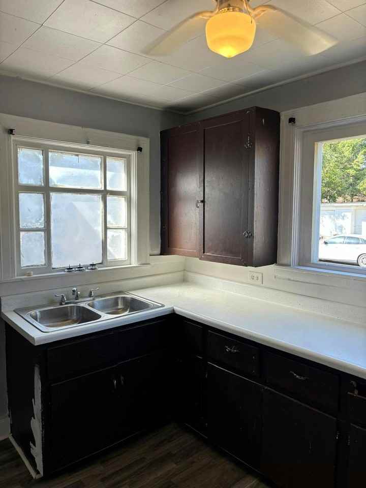 533 W Greene St - Photo 2 of 9