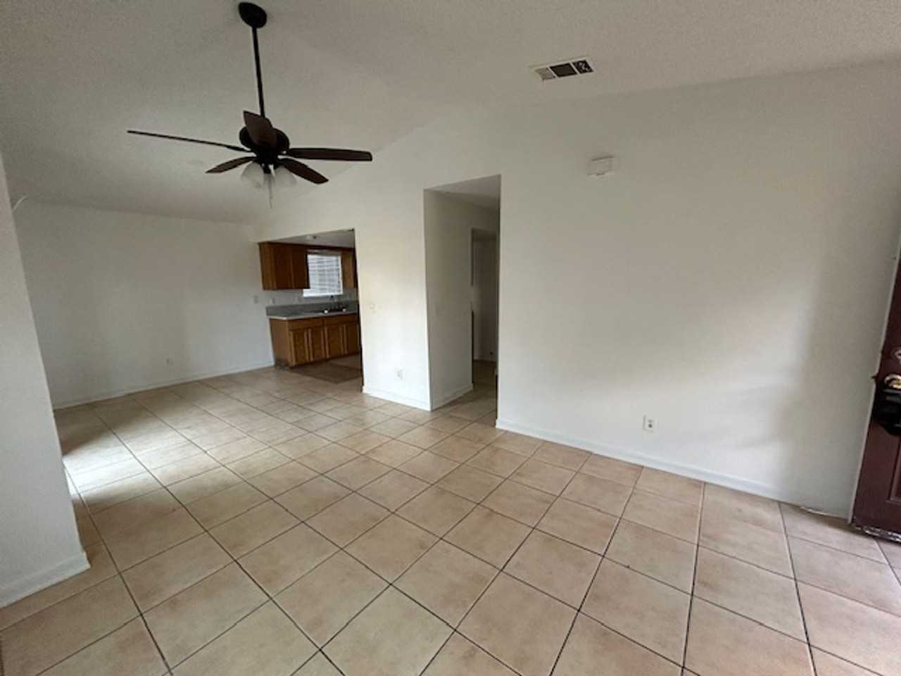 234 E Elowin Ct - Photo 3 of 9