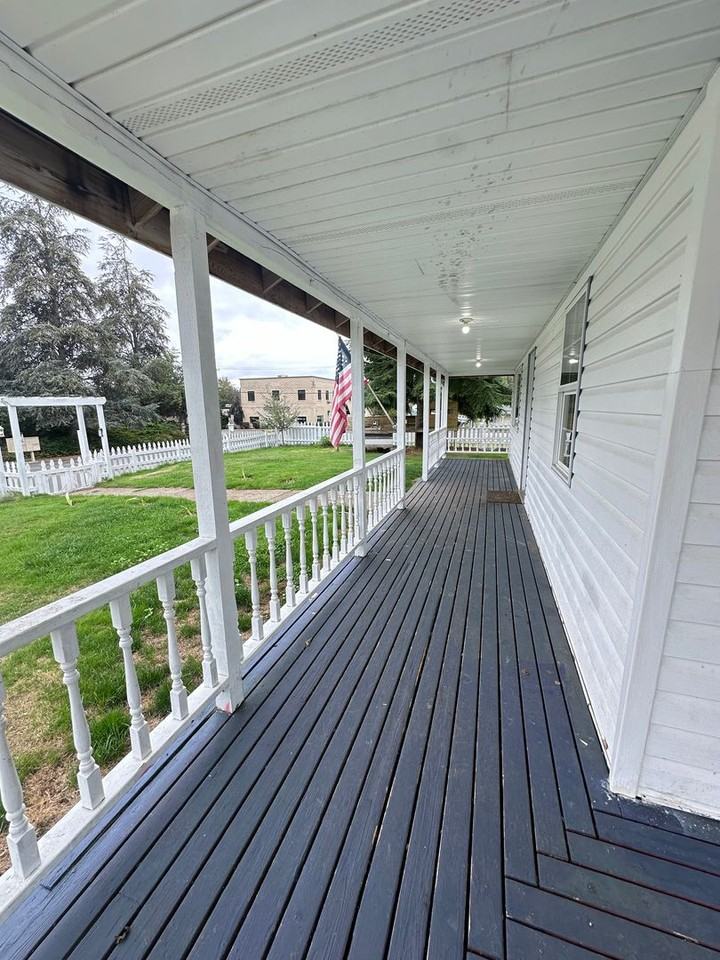 105 E Pioneer St - Photo 3 of 43