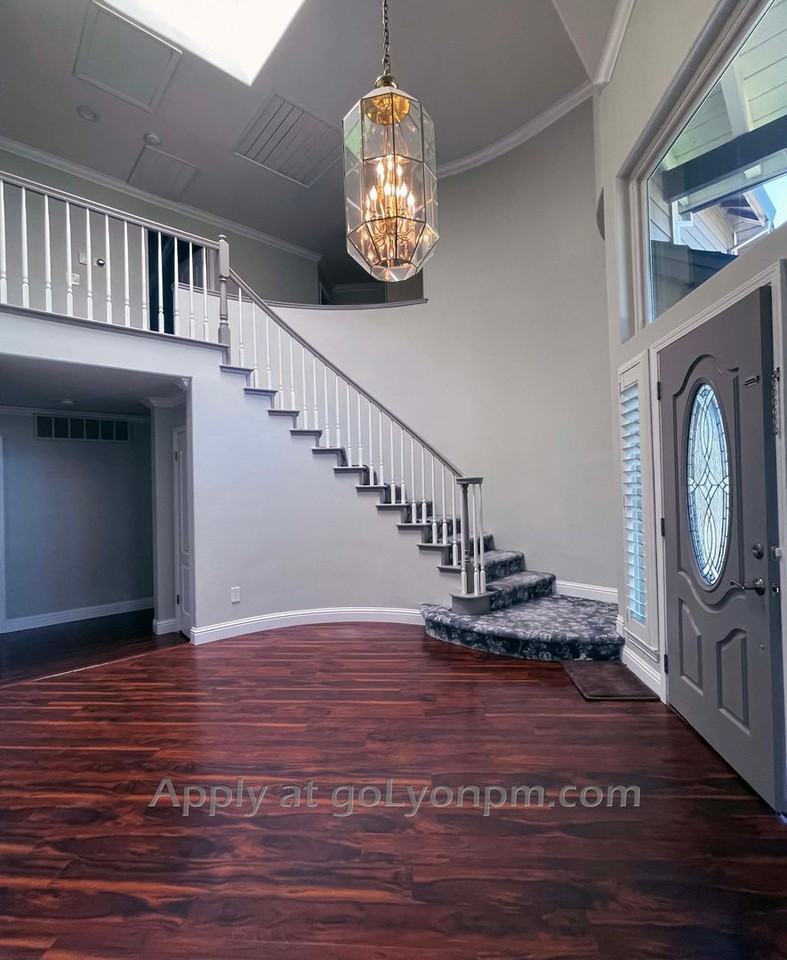 337 N Lexington Dr - Photo 3 of 41